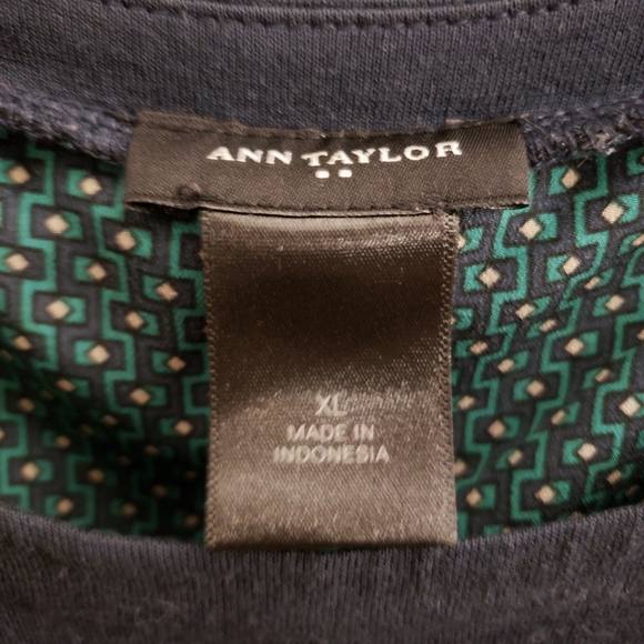 3/$15 Ann Taylor Split Back Blouse - Picture 4 of 6
